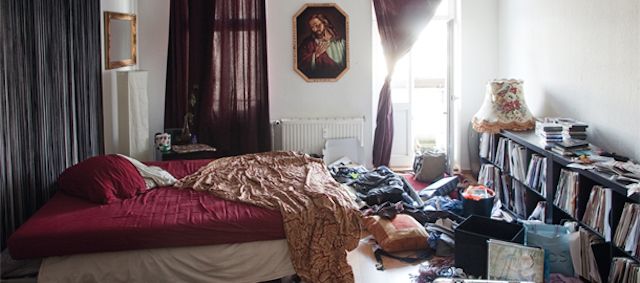 Il aurait pu faire le lit au moins...