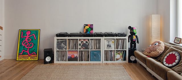 Bizarre d'avoir un canapé qui mord les fesses...