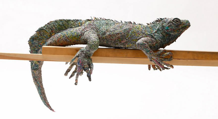 chie-hitotsuyama-newspaper-sculpture7